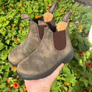 Toddler size 9, Chelsea rustic brown Blundstones.. worn once.